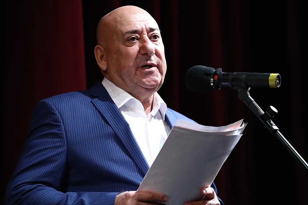 Мамедали Агаев. Обложка © ТАСС / Сергей Бобылев