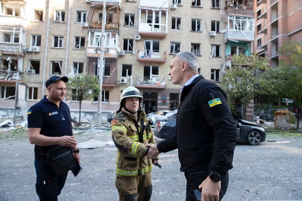 Кличко на фоне домов в Киеве. Фото ©  Социальные сети Виталия Кличко