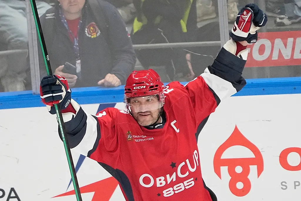 Александр Овечкин. Обложка © ТАСС / Pavel Bednyakov