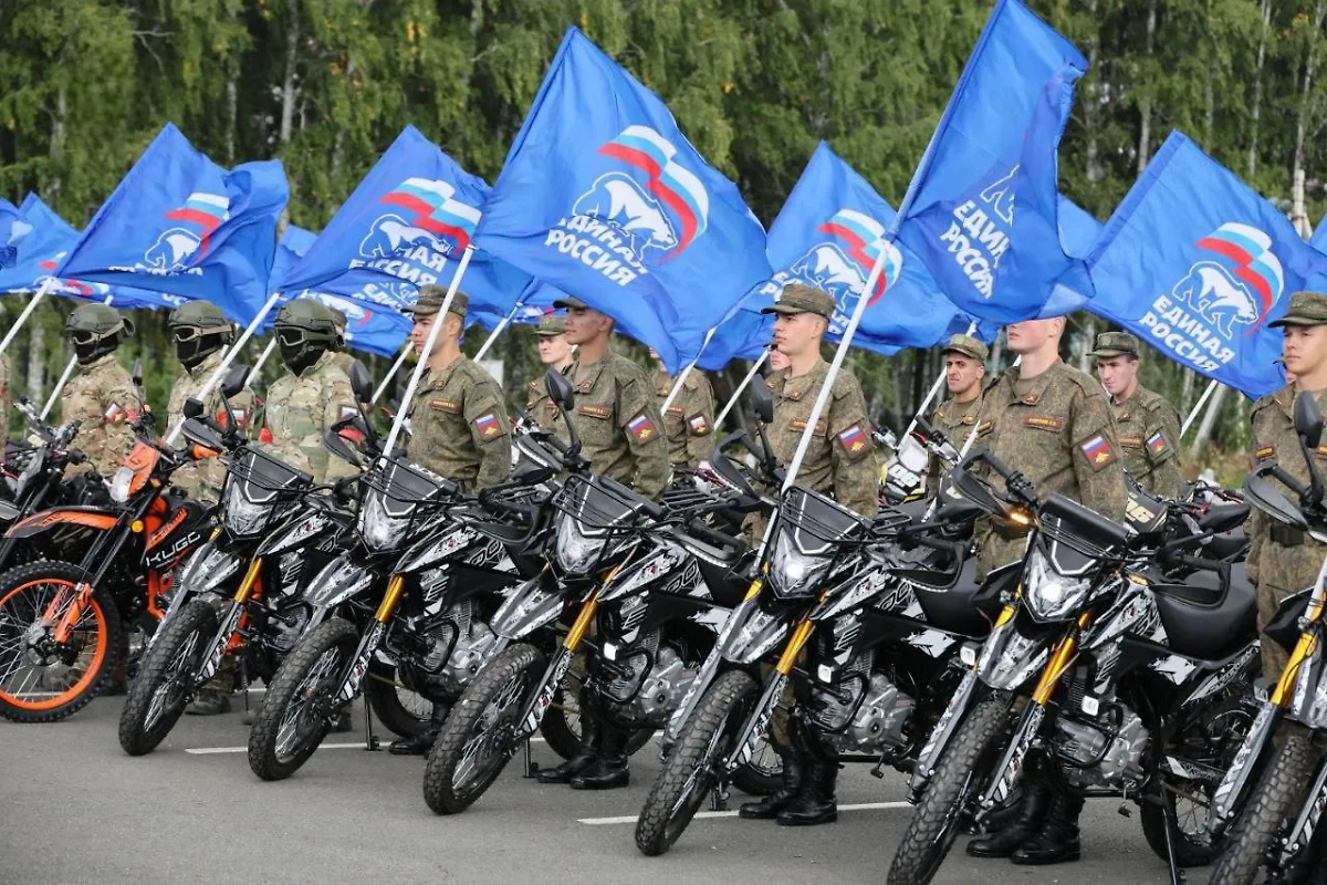 «Единая Россия» и фонд «Ветераны СВО и КТО» передали 100 мотоциклов бойцам ЦВО. Обложка © Telegram / Единая Россия. Официально