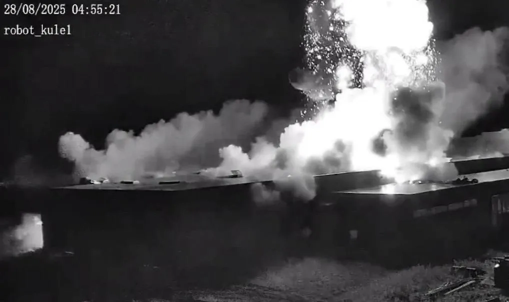 Предположительно, последствия удара по заводу Bayrakter. Обложка © Анатолий Шарий