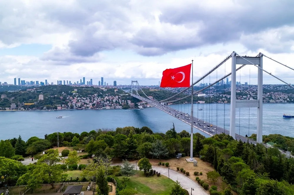 Обложка © Shutterstock / FOTODOM / Resul Muslu