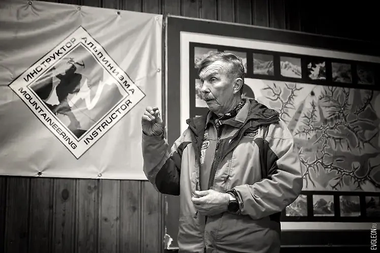 Погибший альпинист Александр Расторгуев. Обложка © alpfederation / Евгения Леонова