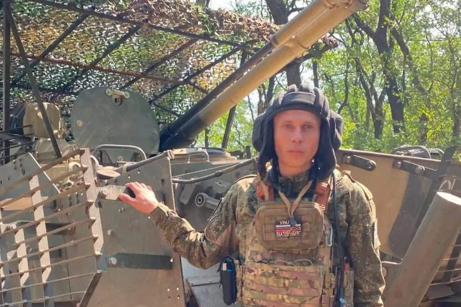 Боец СВО дважды провёз штурмовиков через минное поле к позициям ВСУ. Обложка © Telegram / Минобороны России