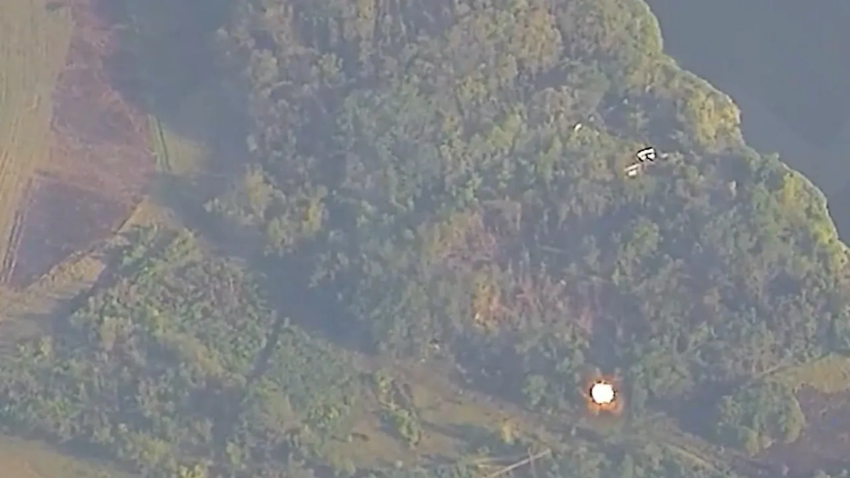 Более 30 боевиков «Азова»* уничтожены при попытке эвакуации из котла на Донбассе. Обложка © Telegram / Mash