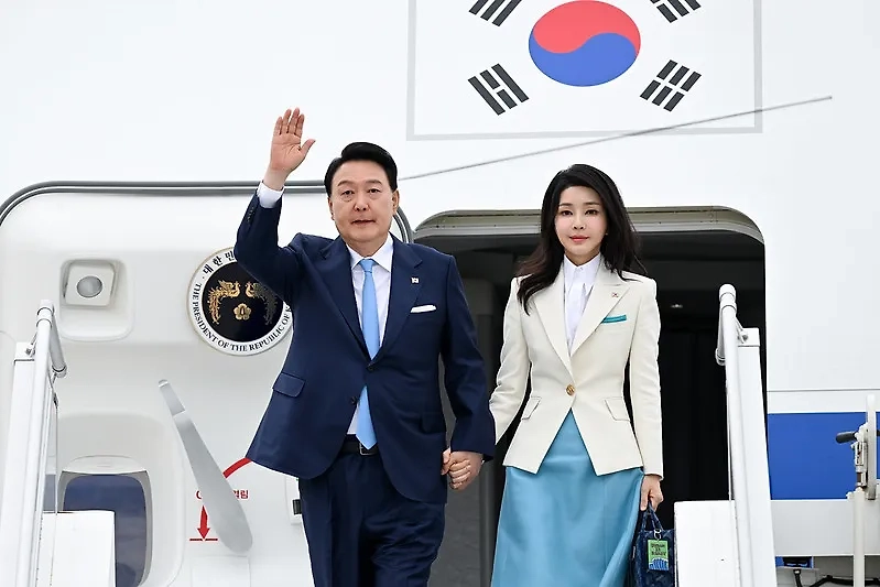 Юн Сок Ёль и Ким Гон Хи. Обложка © Flickr / Republic of Korea