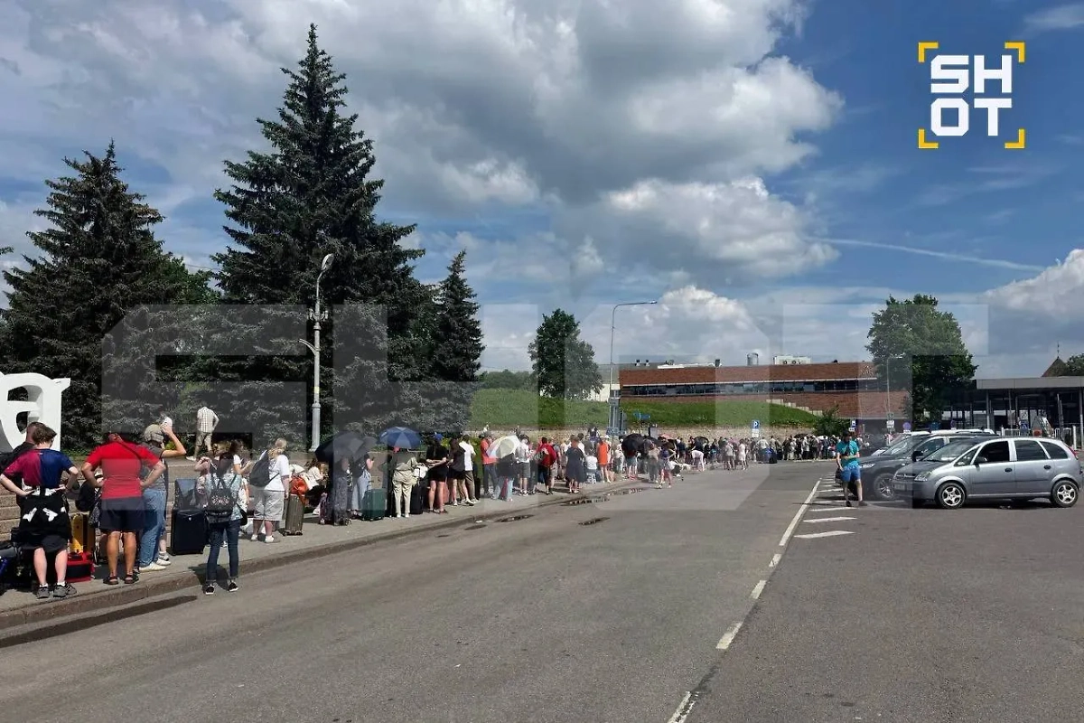 Эстонские пограничники не пускают своих сограждан в Россию попутешествовать. Фото © SHOT