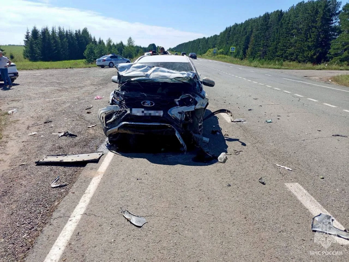 Последствия аварии. Фото © Telegram / МЧС Удмуртии