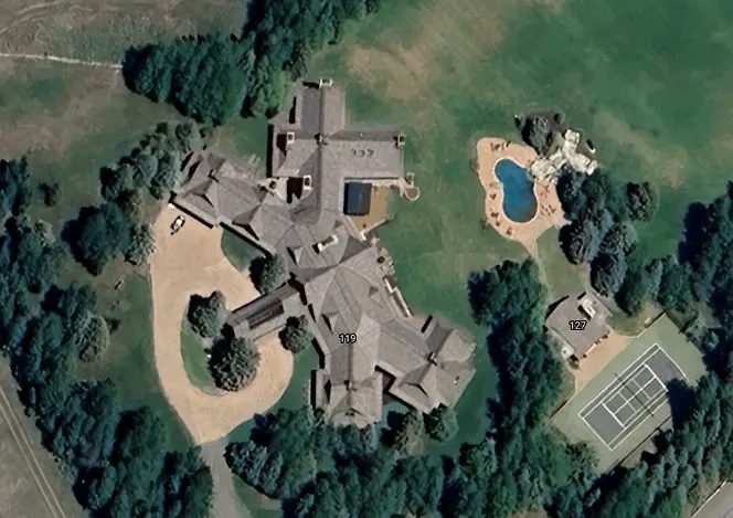 Особняки Арнольда Шварценеггера. Фото © virtualglobetrotting