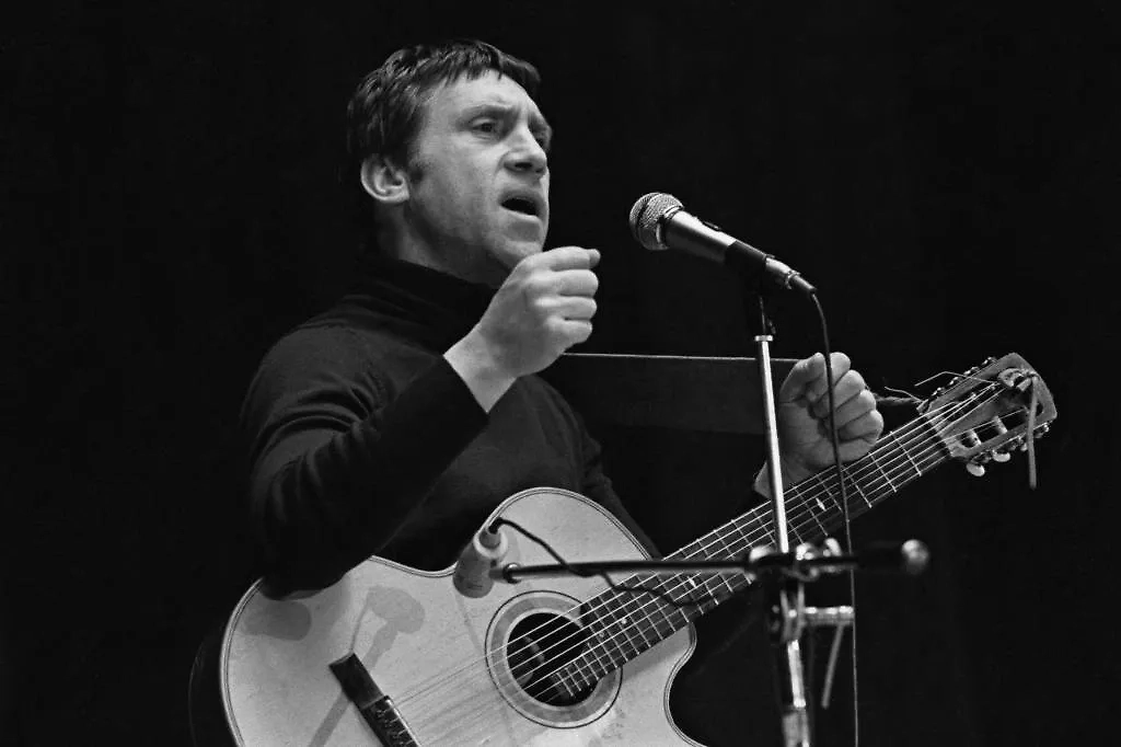 Владимир Высоцкий — один из самых мощных поэтов своего века. Он был патриотом своей страны. Фото © ТАСС / Сергей Метелица