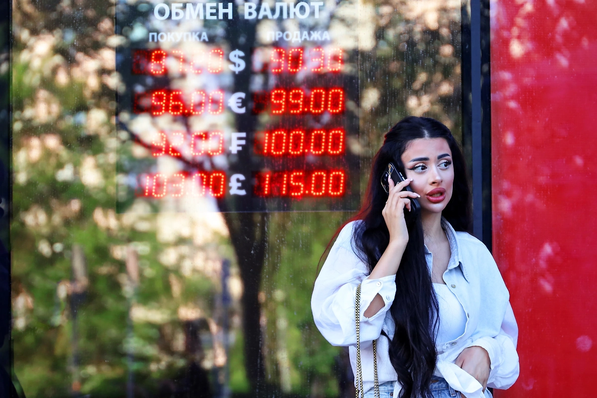 Экономисты сделали прогноз курса доллара с 25 августа. Обложка © ТАСС / Олег Елков