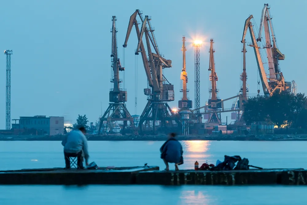 Обложка © Shutterstock / FOTODOM / AleksandrSch