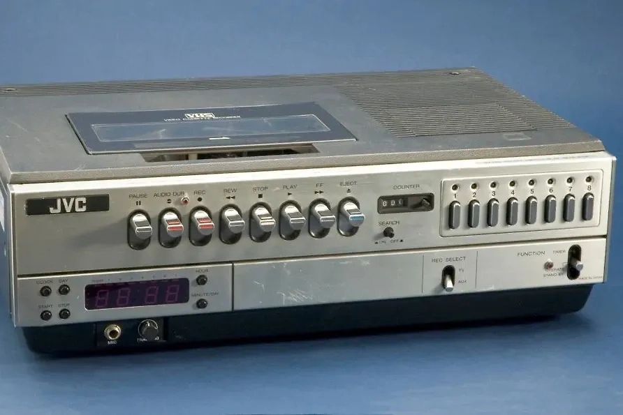 Видеомагнитофон стоил дорого, очень дорого. В 80-е за магнитофон люди могли сделать многое. Фото © Gettyimages / Science & Society Picture Library