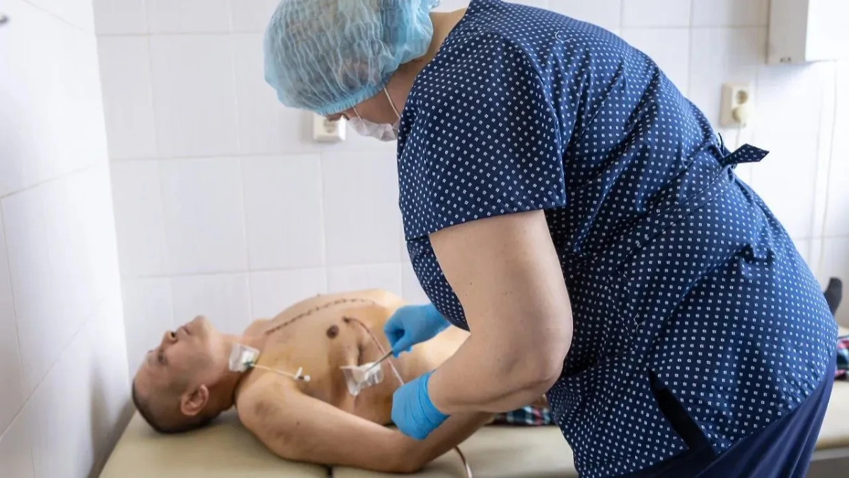 Пациент пережил сложную операцию. Фото © Минздрав Челябинской области.