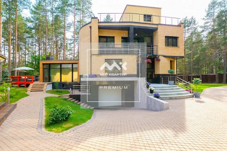 Особняк-цилиндр, который Татьяна Буланова и Владислав Радимов продали. Фото © yandexwebcache.net