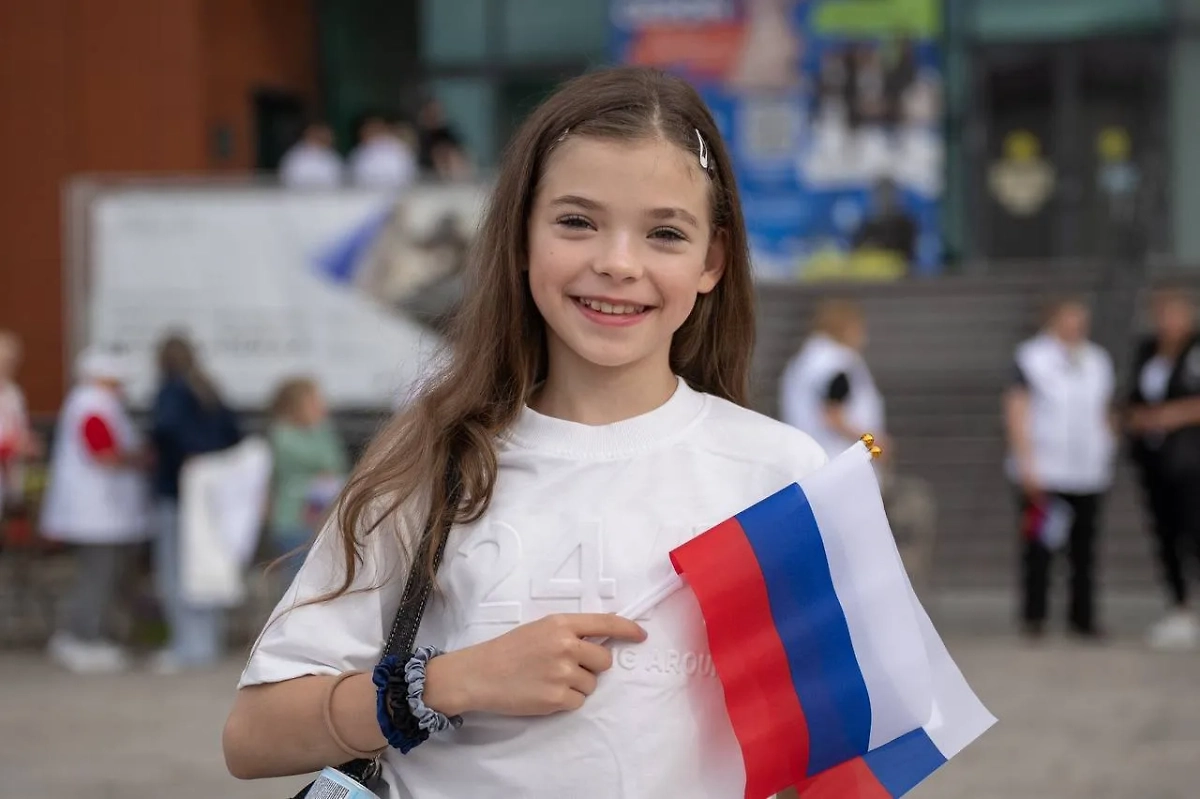 Сегодня в России отмечается День государственного флага. Фото © Telegram / Дмитрий Артюхов