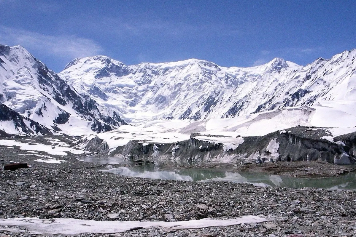 Пик Победы. Обложка © Wikipedia / Chen Zhao