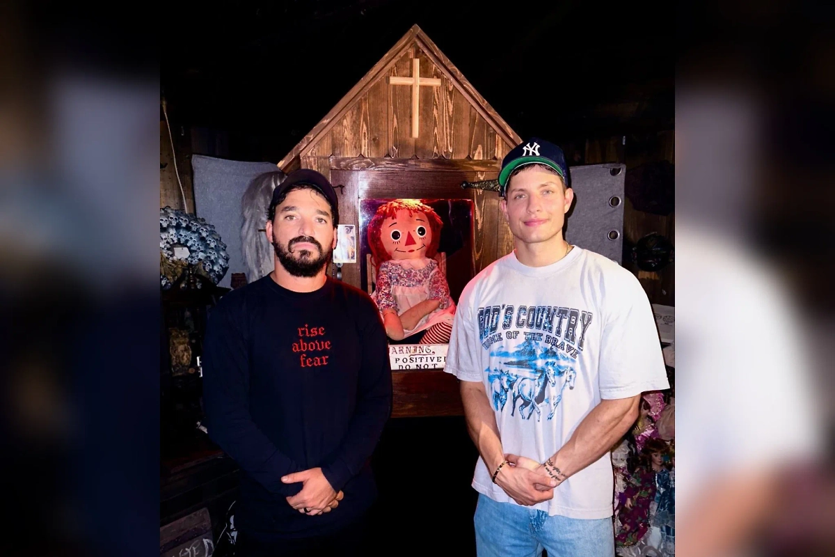 Комик Мэтт Райф и его друг Элтон Кастли приобрели музей Эда и Лоррейн Уорренов. Обложка © Х / Matt Pife