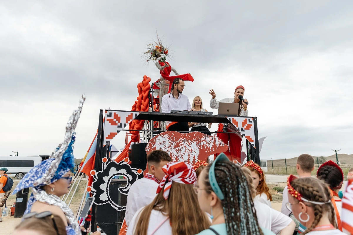 Карнавальный парад фестиваля «Таврида.АРТ» в Крыму. Фото © Предоставлено Life.ru