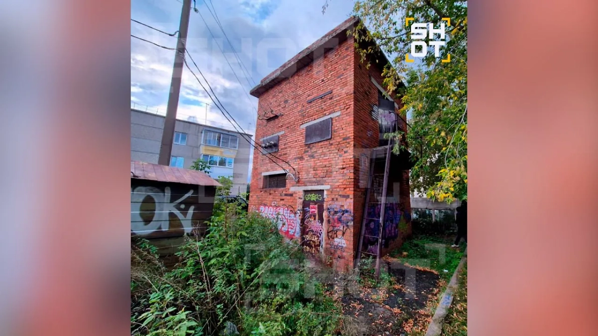 Трансформаторная будка, где произошёл несчастный случай. Фото © SHOT