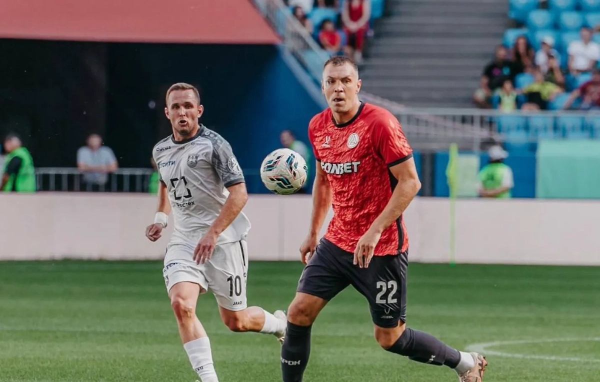 Артём Дзюба с рассечением. Обложка © ФК «Акрон»