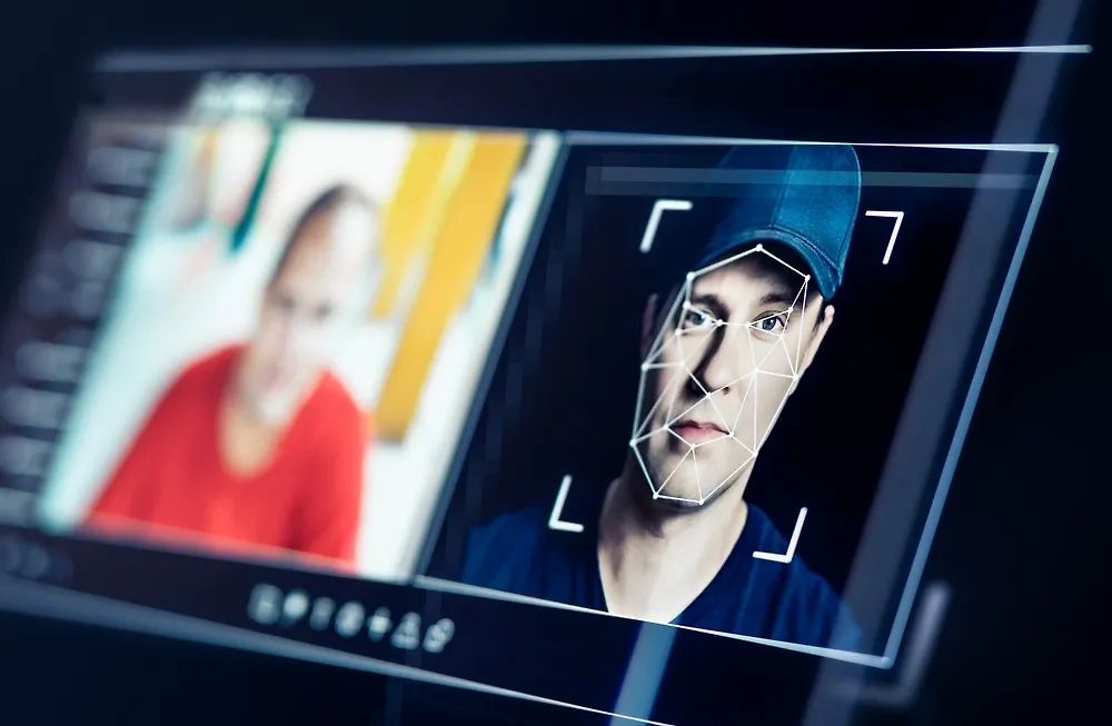 Как мошенники могут похитить ваши фото и что делать. Фото © Shutterstock / FOTODOM / Tero Vesalainen