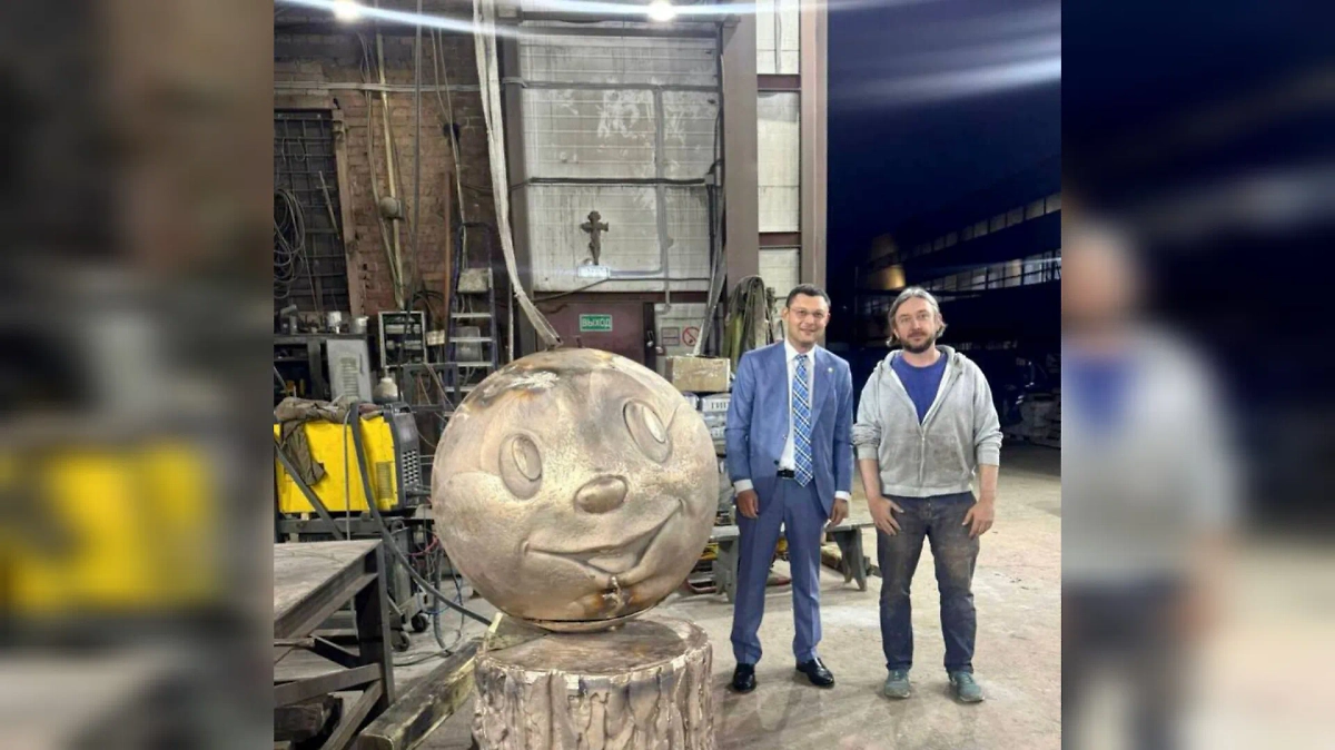 Бронзовый Колобок. Обложка © Telegram / Александр Хинштейн