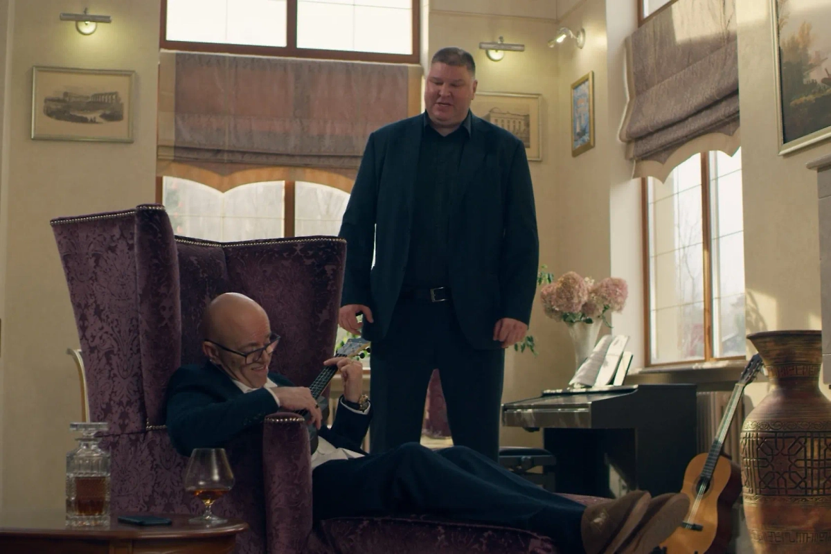 Самые высокие российские и советские актёры: топ-10 ростом от 190 см. Фото © «СашаТаня», режиссёры Сергей Казачанский, Михаил Старчак и др., сценаристы Алексей Иванов, Максим Шкаликов и др. / Kinopoisk 