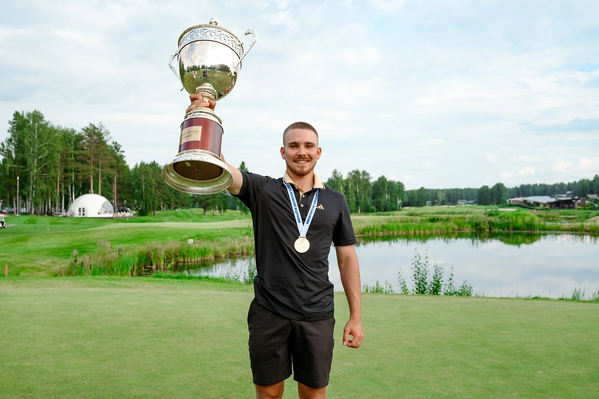 Егор Ерошенко. Обложка © Максим Комаров