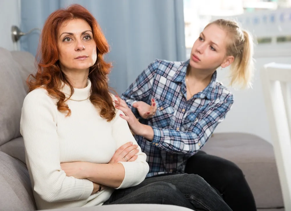 Как токсичные матери ломают психику дочерей опасными фразами. Фото © Shutterstock / FOTODOM / BearFotos