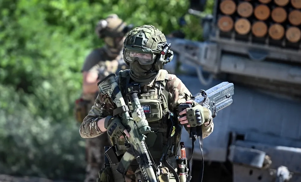 Армия России уничтожает позиции ВСУ между Красноармейском и Константиновкой. Обложка © РИА Новости / Станислав Красильников