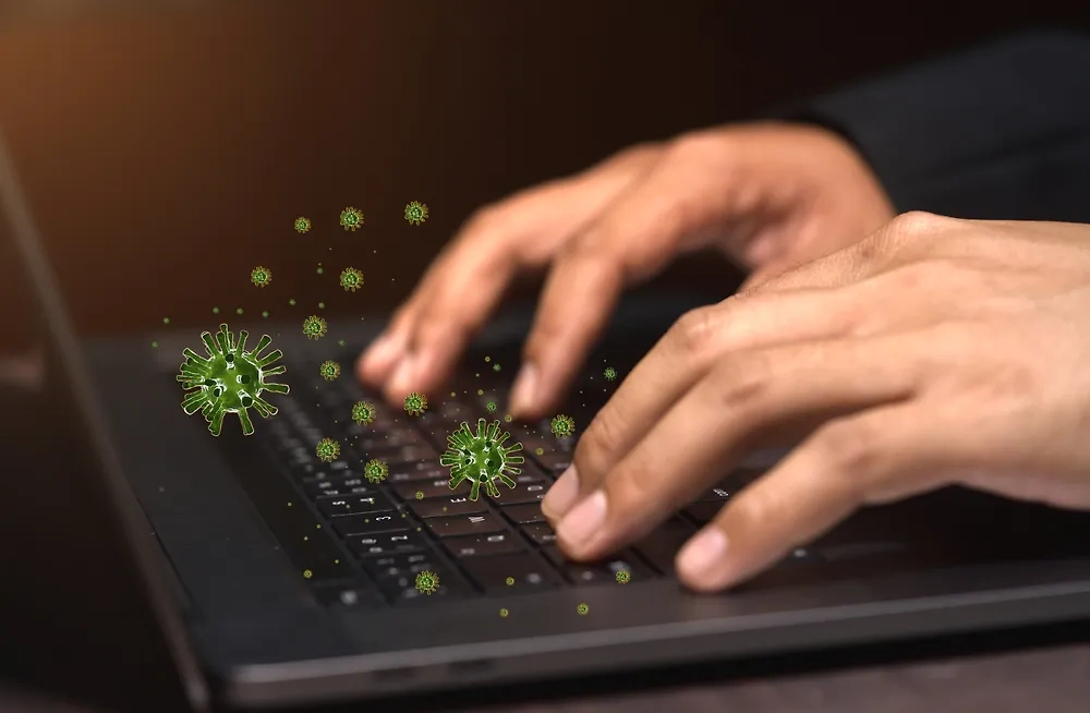 На клавиатуре живут бактерии — как безобидные, так и не очень. Фото © Shutterstock / FOTODOM / APPSEEK