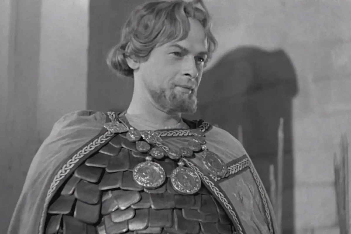 Высокие актёры СССР и России: рост знаменитостей от 190 сантиметров. Фото © «Александр Невский» (1938), режиссёры Сергей Эйзенштейн, Дмитрий Васильев, Борис Иванов, сценаристы Сергей Эйзенштейн, Пётр Павленко / Kinopoisk