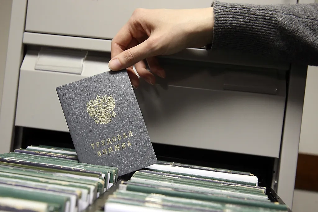 Юристы рассказали, как будут оплачивать работу и выдавать премии с 1 сентября. Обложка © ТАСС / Вячеслав Прокофьев