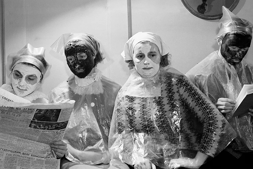 Домашняя косметика в СССР: проверенные временем рецепты красоты. Фото © ТАСС / Лев Портер