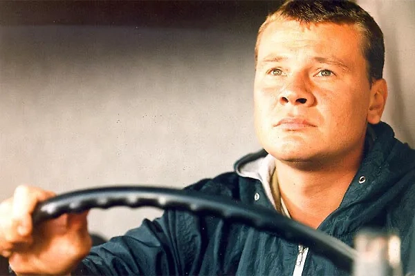 Ностальгические сериалы девяностых: самые популярные проекты эпохи. Фото © фильм «Дальнобойщики», режиссёр Юрий Кузьменко, сценарист Юрий Солодов и др. / Kinopoisk