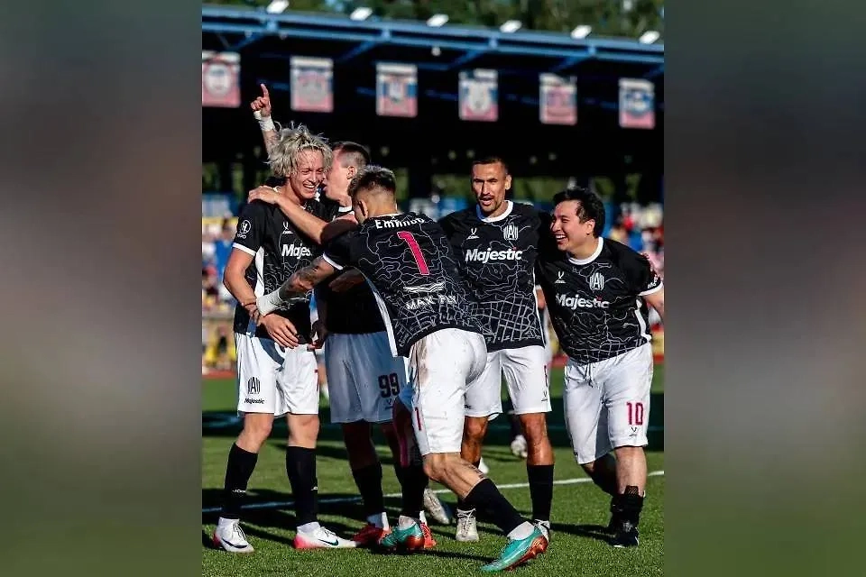 Игроки «Амкала». Обложка © Telegram / «АМКАЛ»