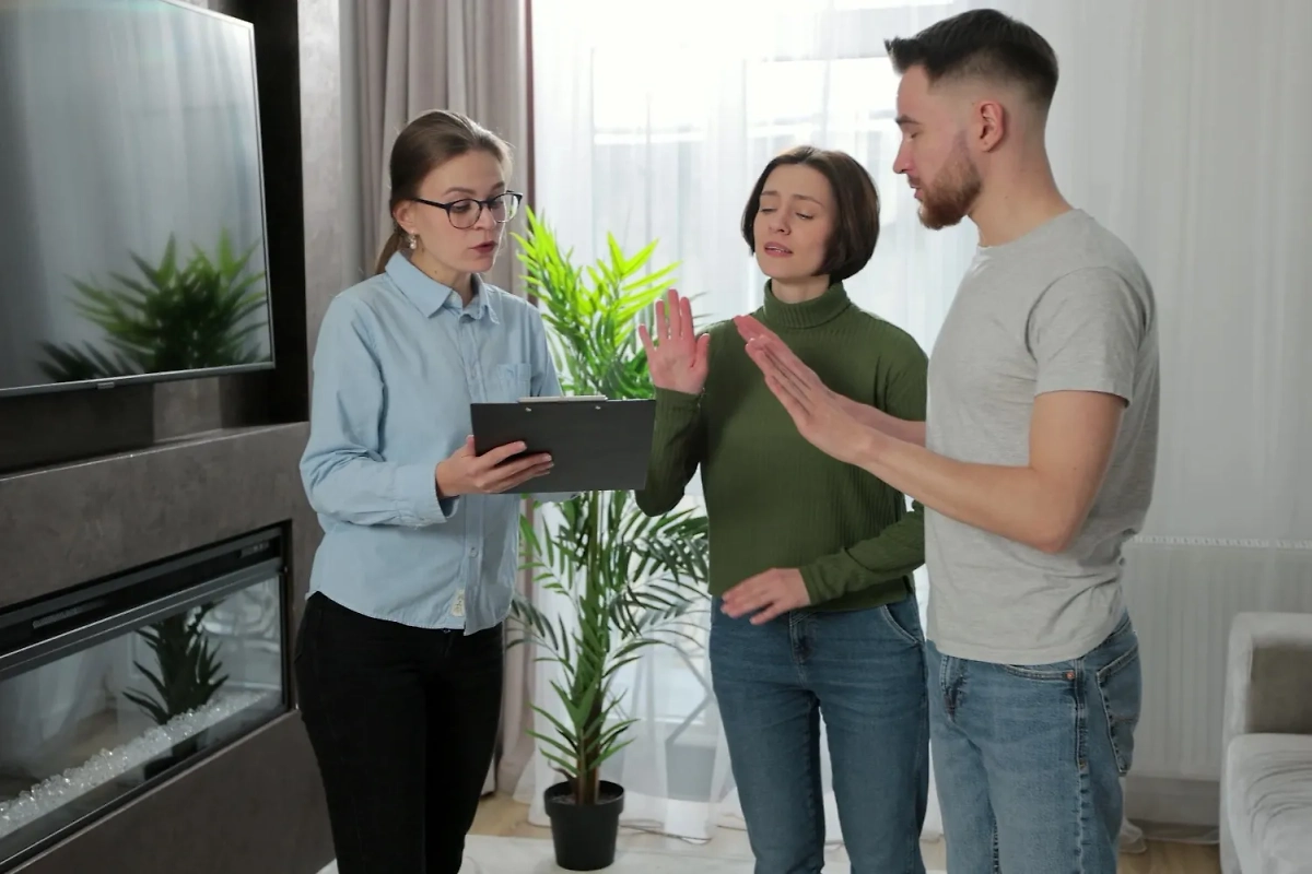 Собственники приватизированных квартир тоже могут столкнуться с вынужденной продажей на торгах. Фото © Shutterstock / FOTODOM / AlpakaVideo