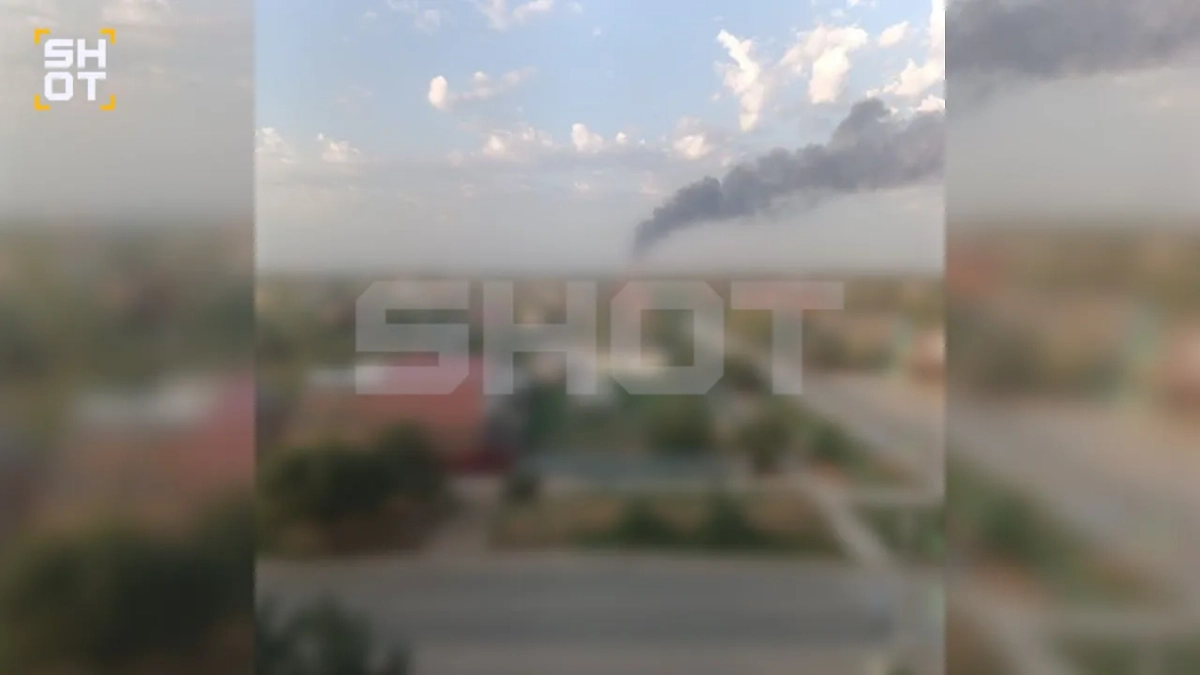 Столб чëрного дыма. Фото © SHOT