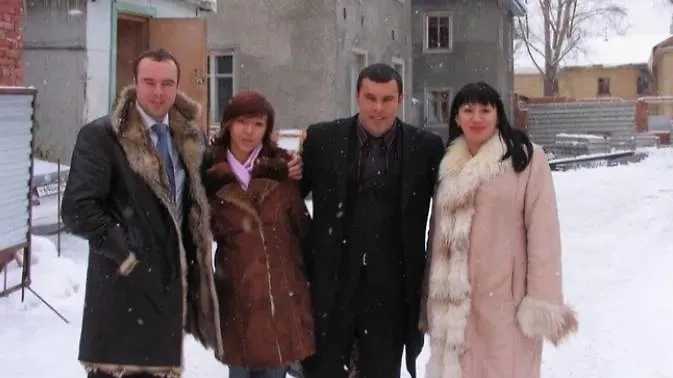 Слева Роман Товстик. Справа Юлия Гольдорт. Посередине Дмитрий Хохлов. Фото © Instagram (признан экстремистской организацией и запрещён на территории Российской Федерации) / goldort107