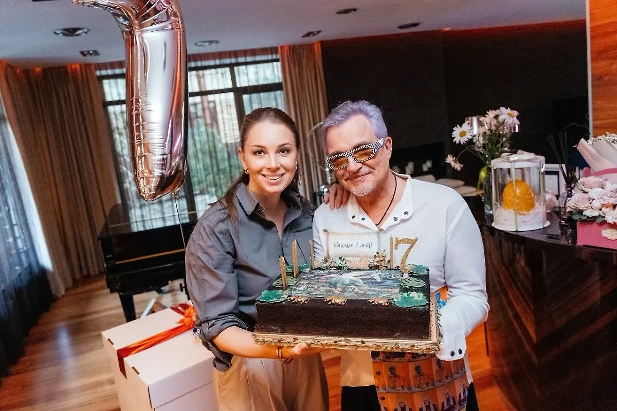 Обложка © Instagram (признан экстремистской организацией и запрещён на территории Российской Федерации) / polinadibrova