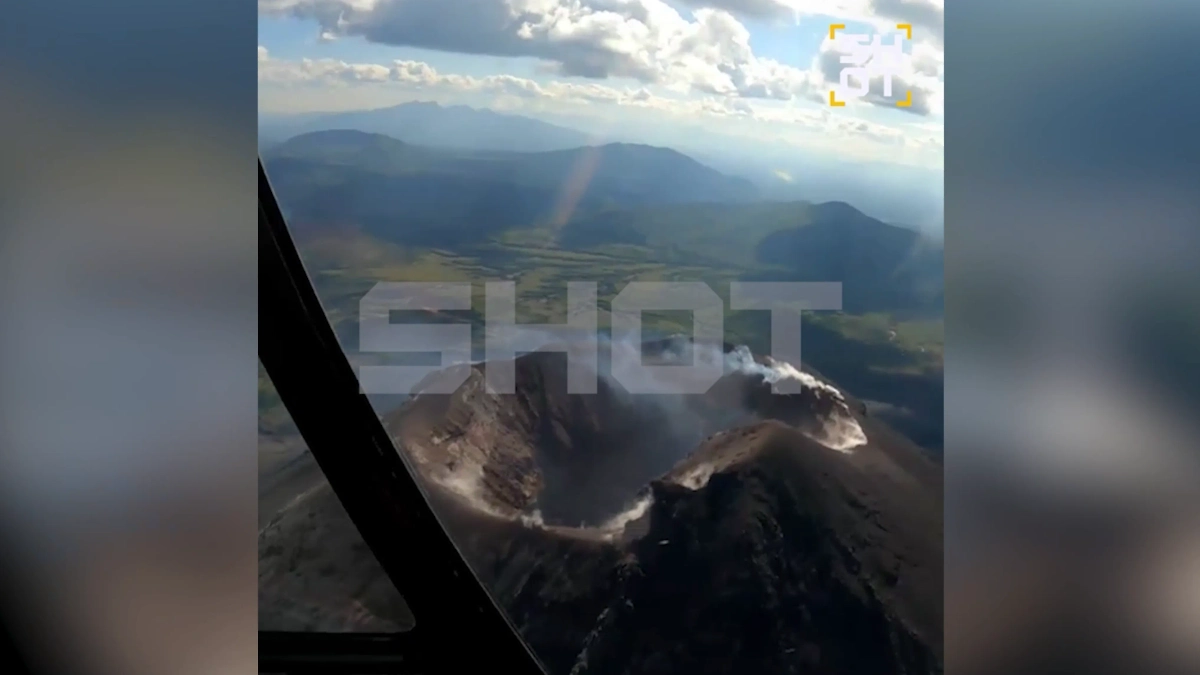 Вид из кабины вертолёта. Фото © SHOT