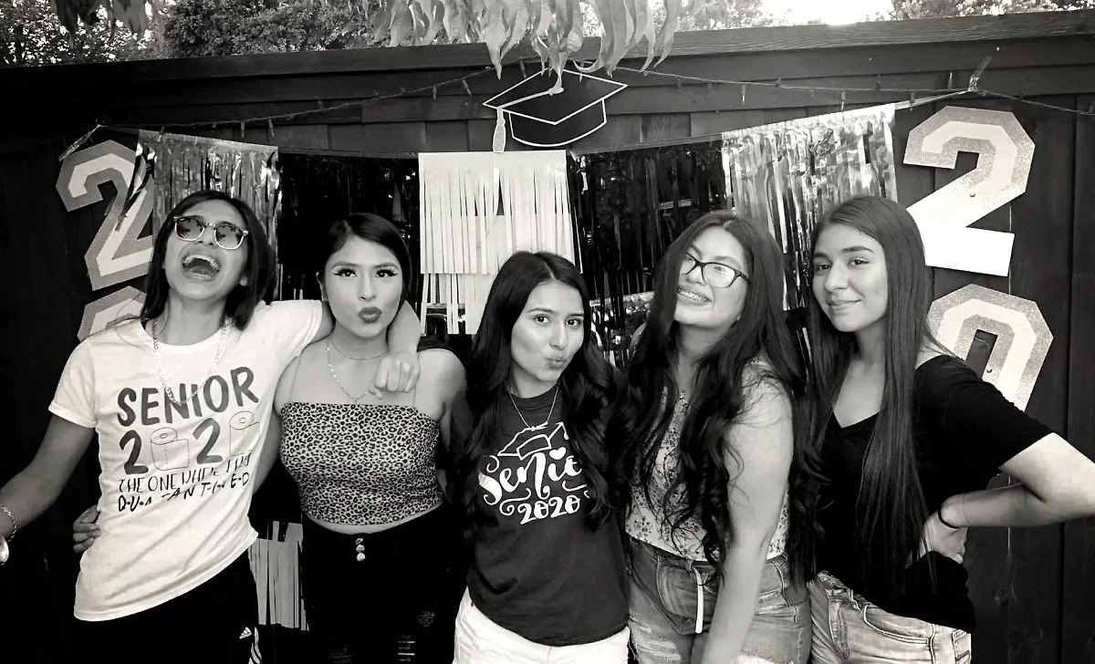 Погибшие в ДТП подруги. Обложка © X / Meredith Aldis