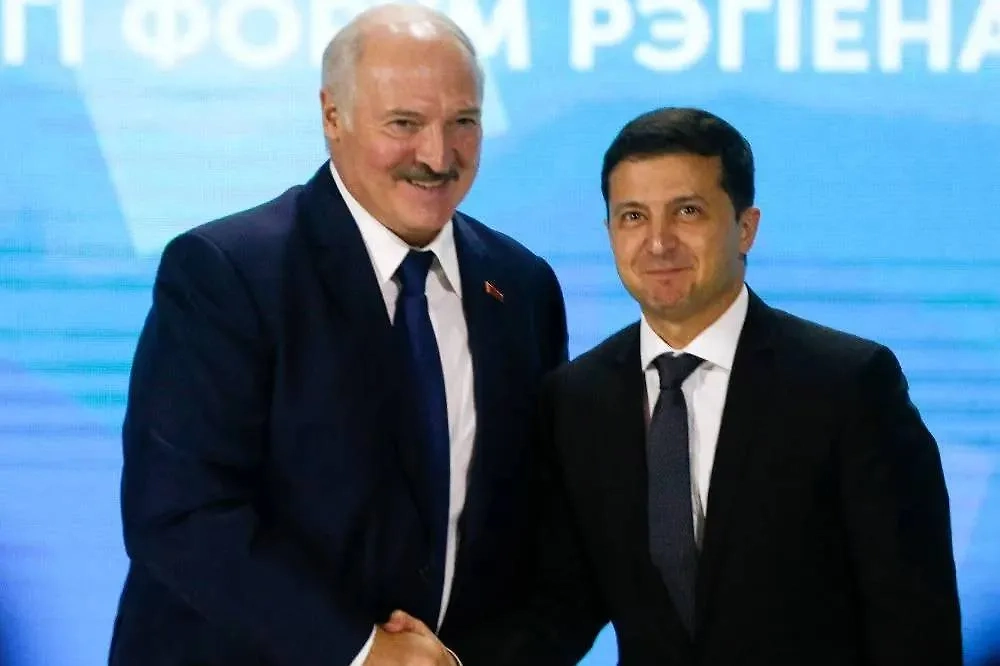 Александр Лукашенко и Владимир Зеленский. Обложка © ТАСС / АР / Efrem Lukatsky