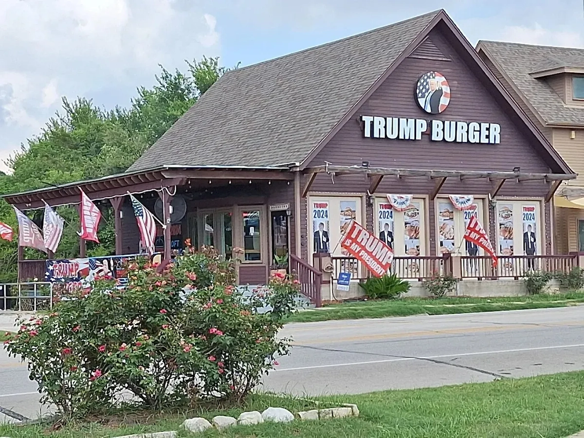 Ресторан Trump Burger. Обложка © X / BreakingNews4X