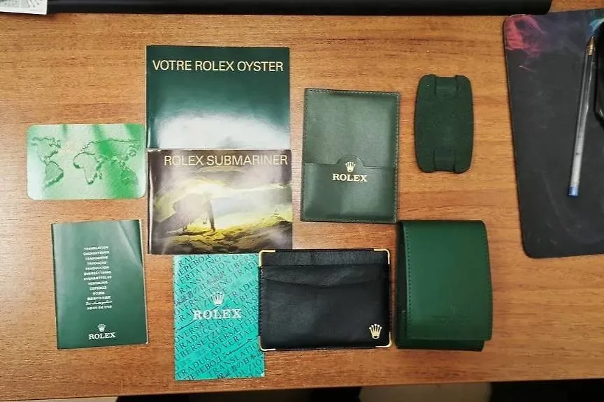 Обнаруженные в багаже документы на часы. Фото © ФТС России