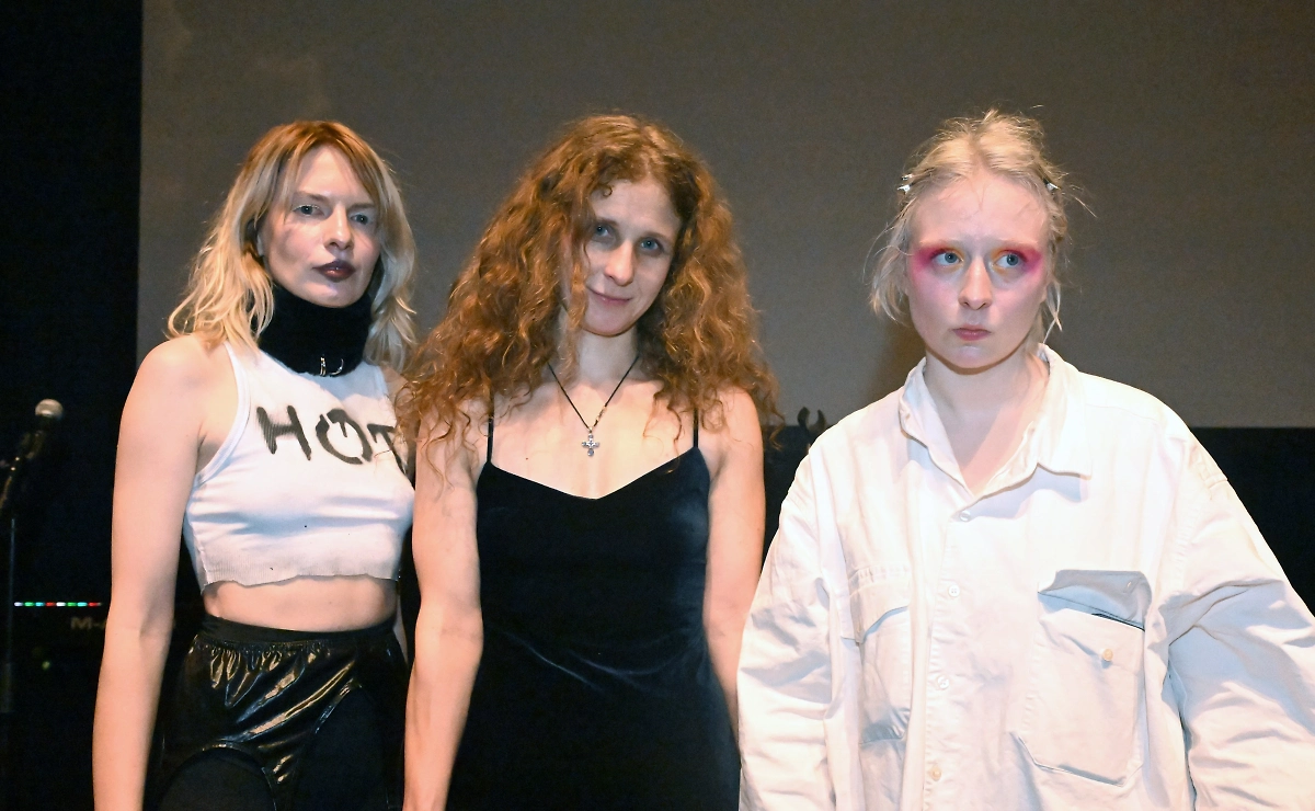 Участницы арт-группы Pussy Riot. Обложка © Getty Images / Felix Hörhager