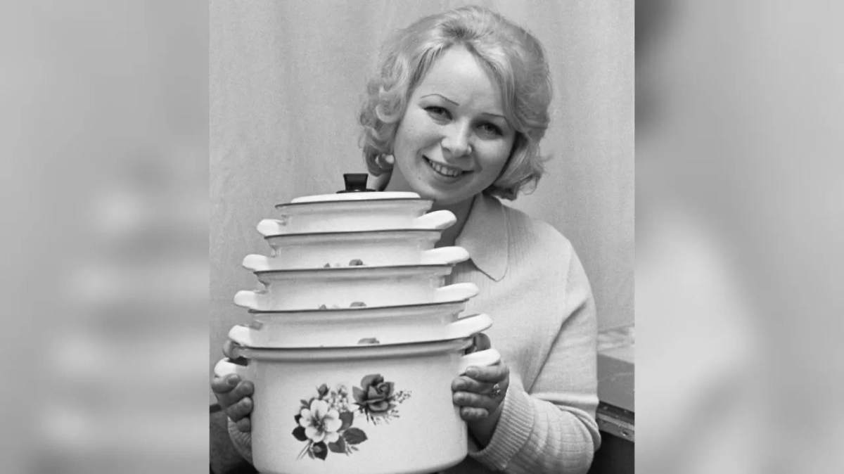 Как отмыть кастрюлю в домашних условиях без химии? Пригорела кастрюля? Не беда! Фото © ТАСС / Борис Саранцев 