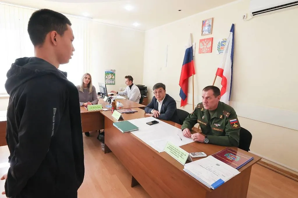 Призыв 2025: возраст, ограничения. Фото © ТАСС / Сергей Мальгавко