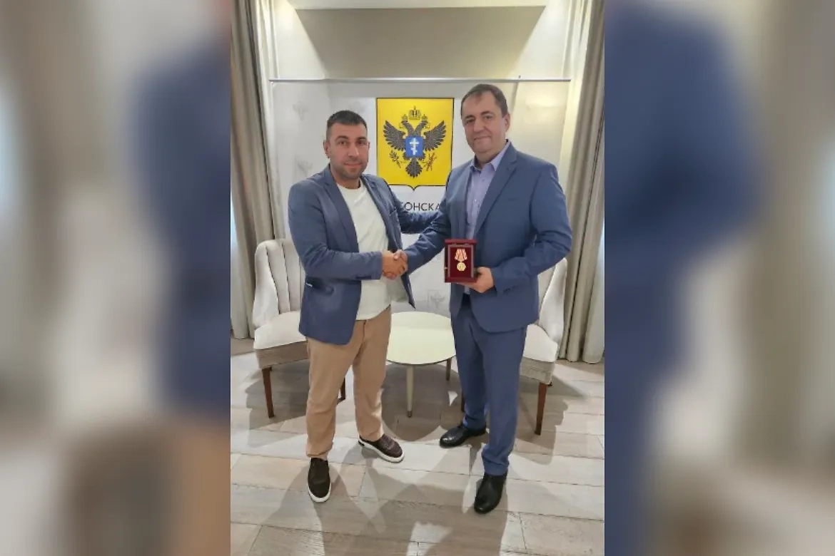 Владимиру Боделану вручили памятную медаль «80 лет Победы над Японией». Фото © Telegram / OdessitBodelan